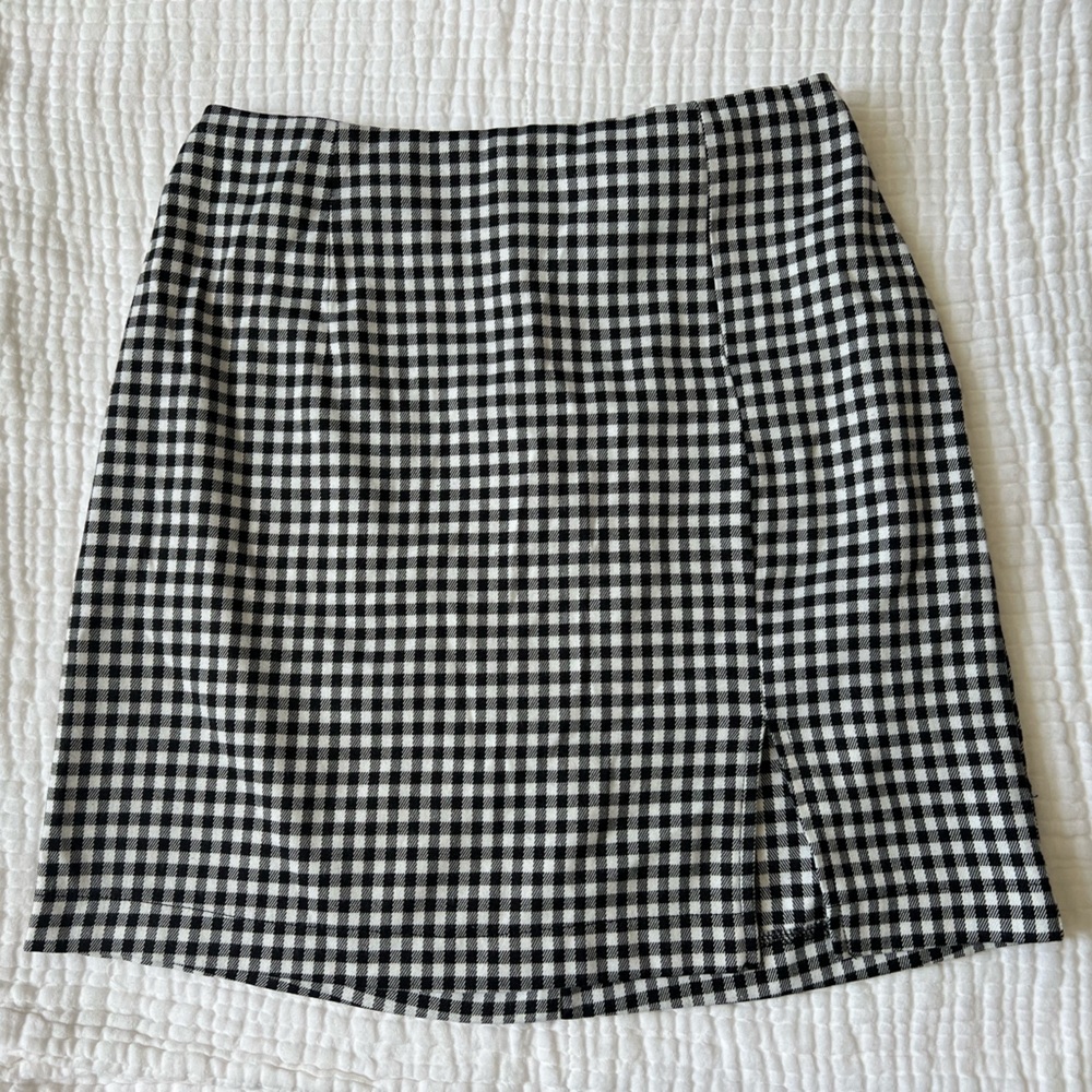 Wild Fable Black & White checkered skirt w/ slit